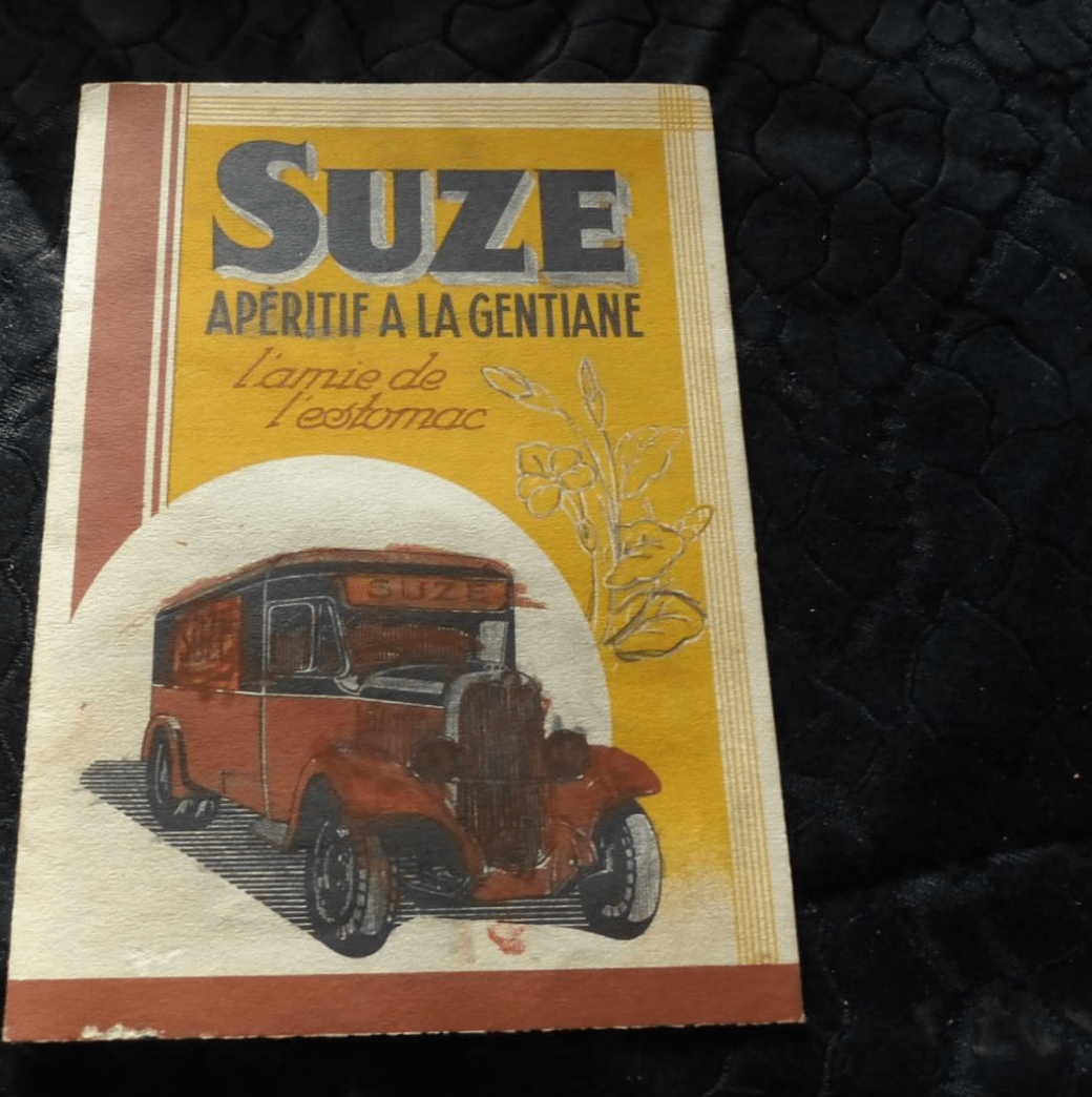 Dépliant publicitaire « Suze, apéritif à la gentiane, l'amie de l'estomac », vers 1930 (annonce Delcampe archivée).