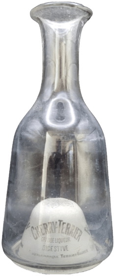 Autre face de la carafe.
